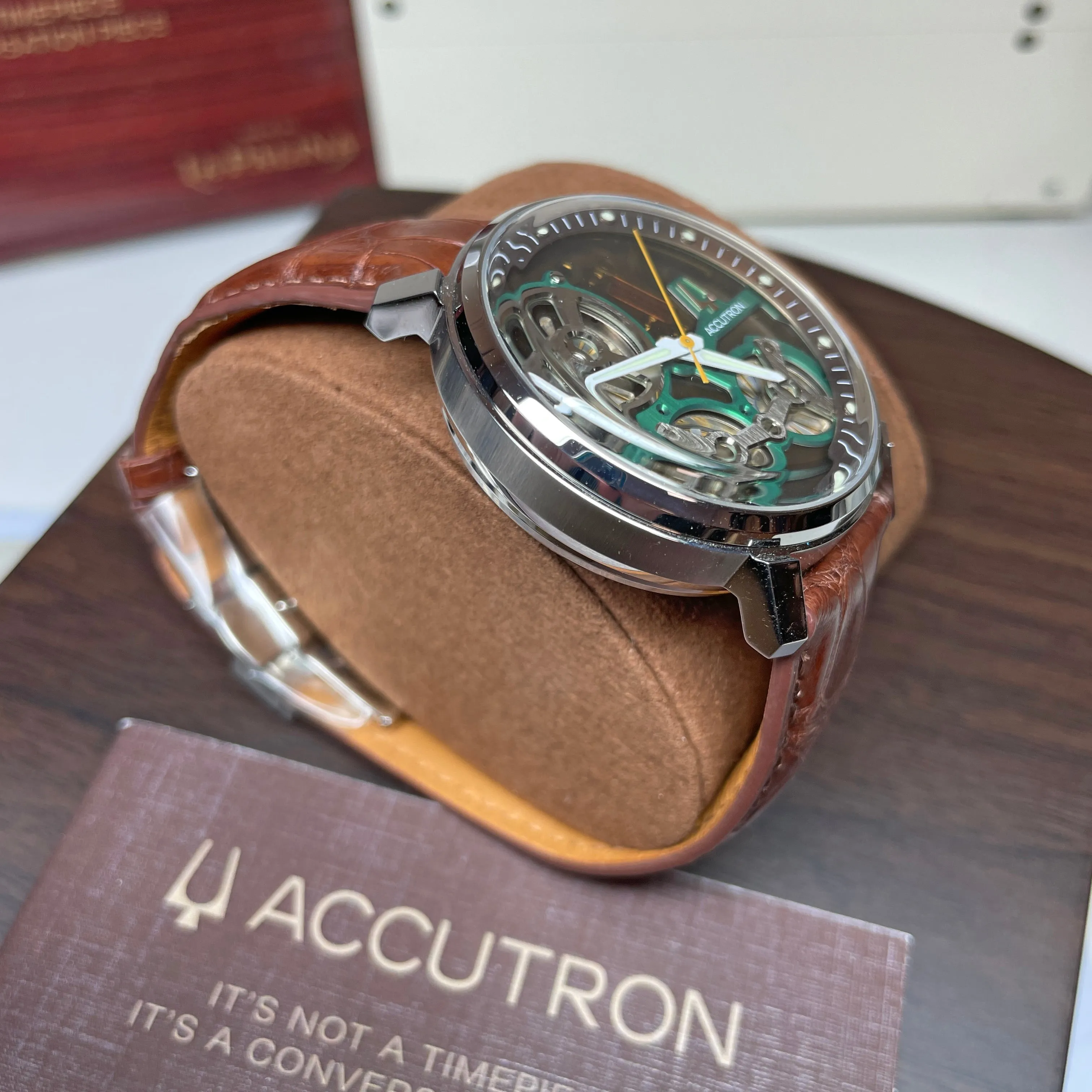 Accutron Spaceview 2020 La Palina Edition Brown Watch 2ES6A007 with Cigar Humidor Set