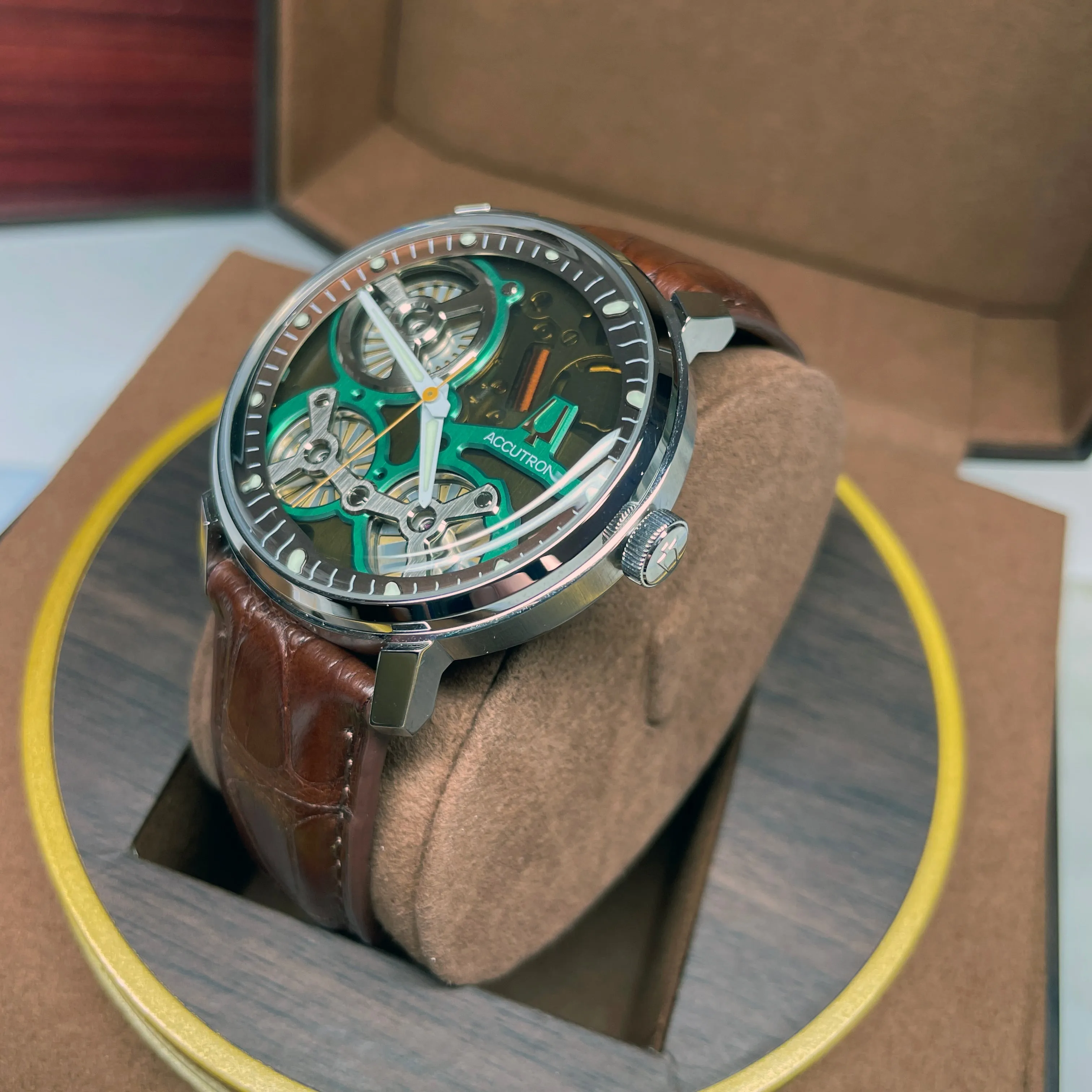 Accutron Spaceview 2020 La Palina Edition Brown Watch 2ES6A007 with Cigar Humidor Set