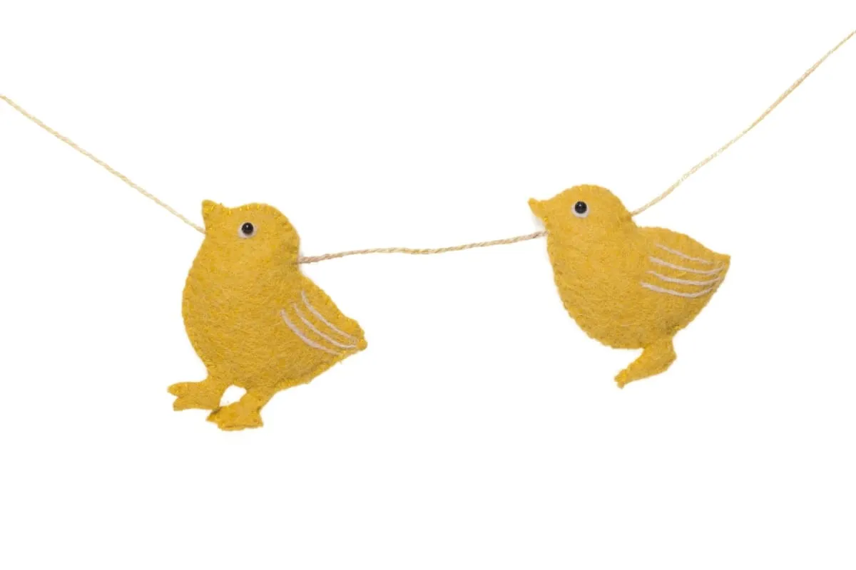 De Kulture Handmade Premium Wool Felt Easter Chicks Garland Eco Friendly Eastertide Wall Hanging Home Office Wedding Party Holiday Decoration Banner 48 Inches