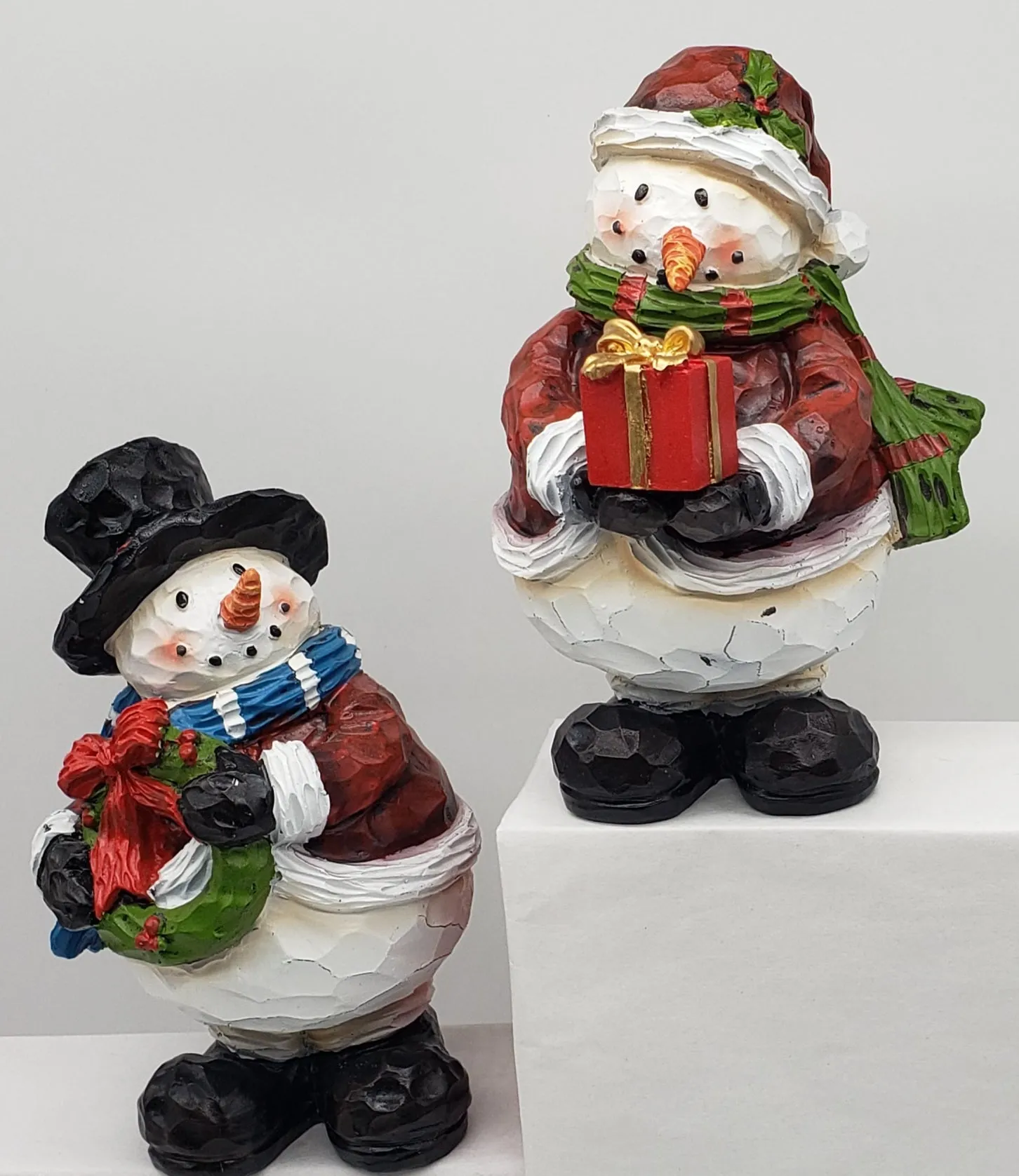 Snowman Gift Giving Christmas Decor